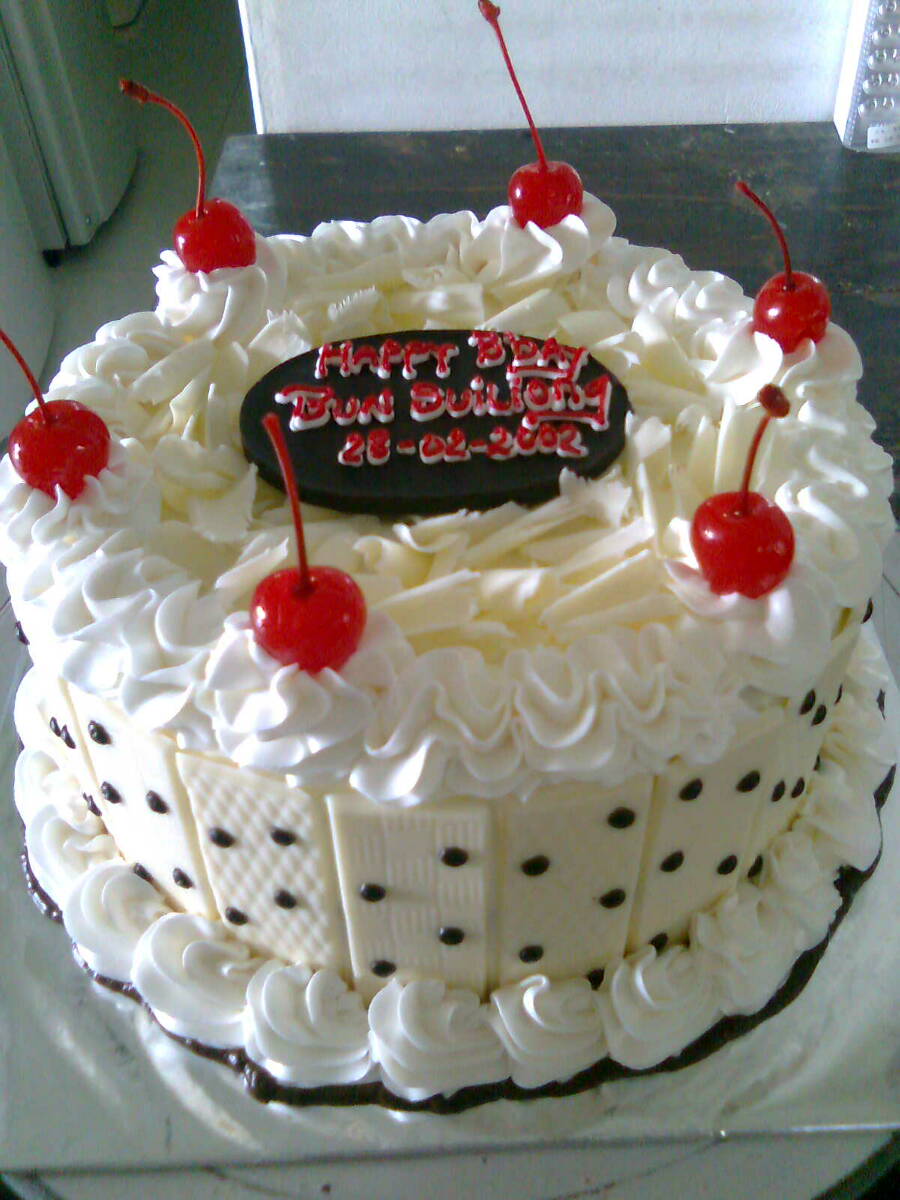 tokokuebangka kue  ulang  tahun  white chocolate bulat 
